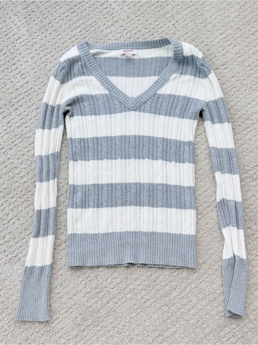 Y2K Arizona Jean Company Striped V-Neck Sweater in Gray and Cream - Picture 2 of 4